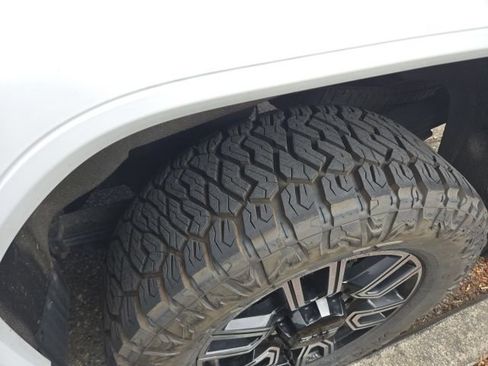 Used 2020 GMC Sierra 2500 AT4 w/ AT4 Premium Package AWD/4WD image 2