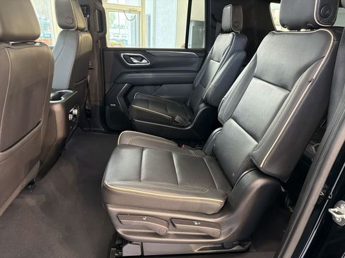 Used 2023 GMC Yukon XL SLT w/ SLT Premium Package RWD image 15