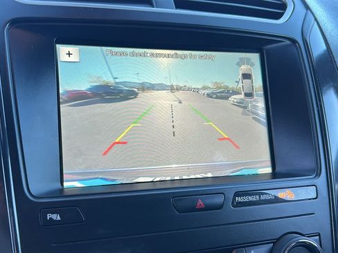 Used 2018 Ford Explorer XLT w/ Equipment Group 202A AWD/4WD image 17