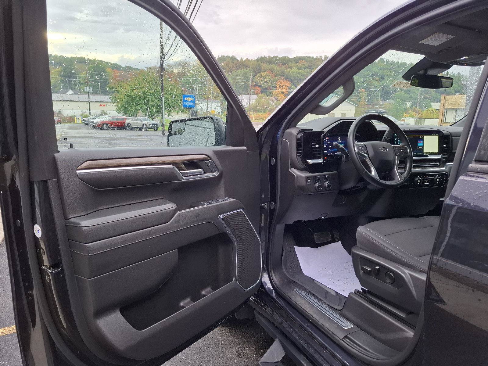 Used 2024 Chevrolet Silverado 1500 RST w/ Max Trailering Package AWD/4WD image 31
