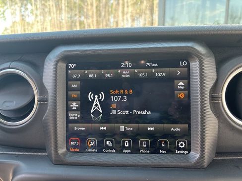 Used 2021 Jeep Wrangler Unlimited Sahara image 30