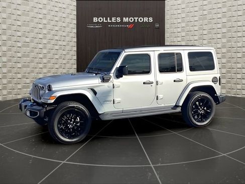 Used 2024 Jeep Wrangler Unlimited Sahara w/ Technology Group image 10