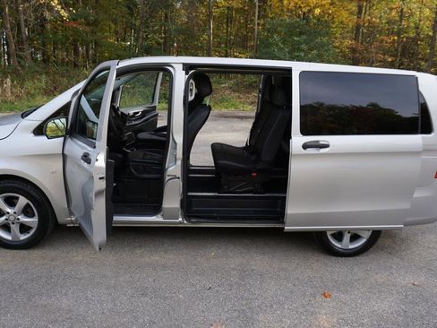 Used 2016 Mercedes-Benz Metris Passenger image 27