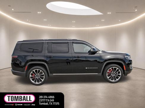 Used 2022 Jeep Wagoneer Series III w/ Premium Group I AWD/4WD image 8