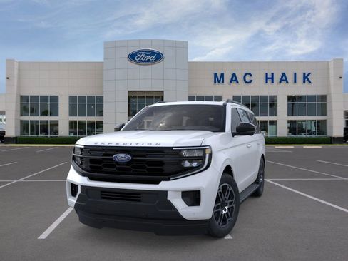 New 2025 Ford Expedition Active image 2