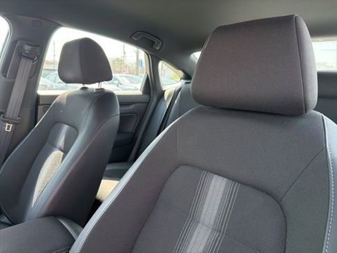 Used 2025 Honda Civic Sport image 11