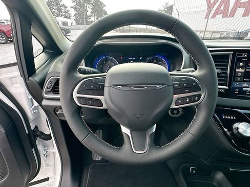 New 2027 Chrysler Pacifica LX FWD image 15