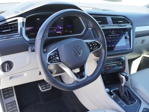 Used 2023 Volkswagen Tiguan SE R-Line image 3