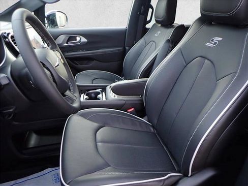 New 2026 Chrysler Pacifica Limited w/ S Appearance Package image 13