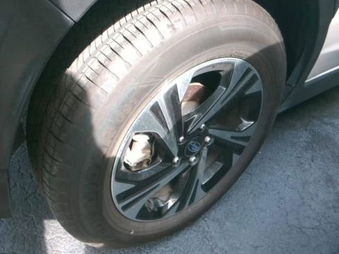 Used 2024 Subaru Crosstrek 2.0i Premium image 5