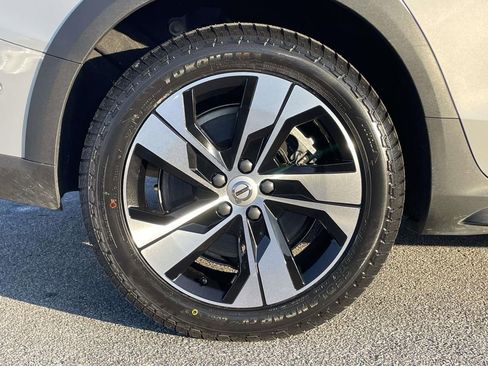 Used 2025 Volvo V60 B5 Cross Country Plus image 31