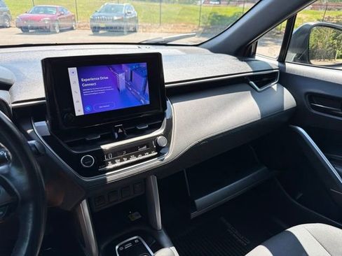 Used 2023 Toyota Corolla Cross AWD Hybrid w/ Moonroof Package image 36