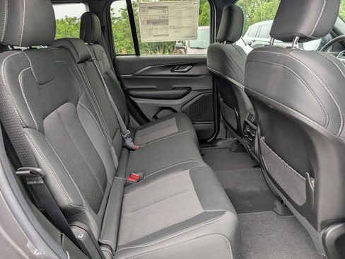 New 2025 Jeep Grand Cherokee Laredo X w/ Luxury Tech Group I image 8