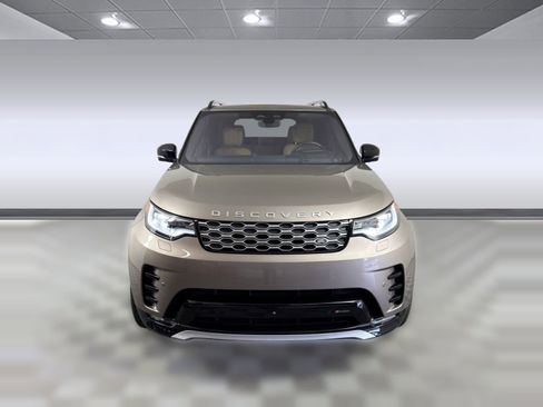 Certified 2023 Land Rover Discovery Metropolitan Edition image 6