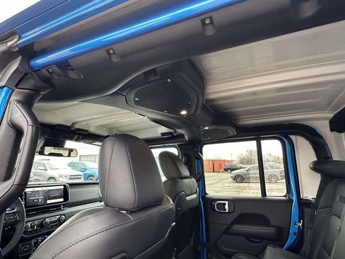 New 2026 Jeep Gladiator Sport AWD/4WD image 11