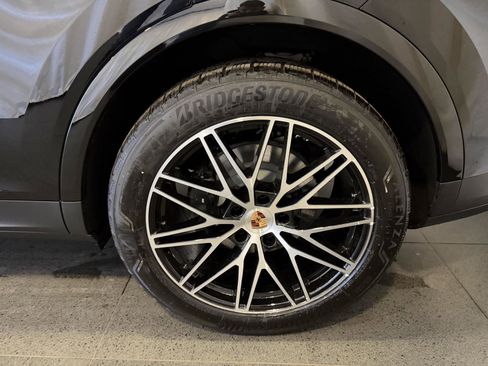 New 2026 Porsche Cayenne image 11