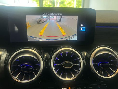Used 2023 Mercedes-Benz GLB 250 4MATIC image 22