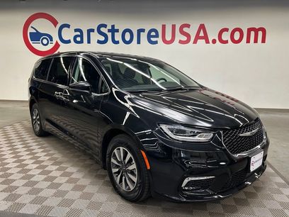 Used 2023 Chrysler Pacifica Touring-L
