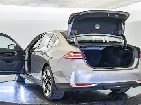 Used 2025 BMW 530i w/ Premium Package image 28