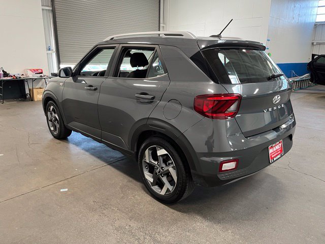 Used 2025 Hyundai Venue SEL FWD image 5