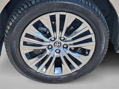 Used 2021 Toyota Venza XLE w/ Softex Package AWD/4WD image 22