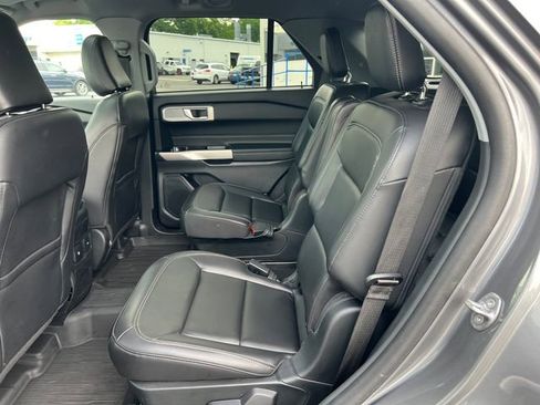 Used 2023 Ford Explorer XLT w/ Equipment Group 202A AWD/4WD image 5