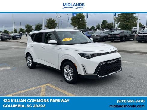 Used 2025 Kia Soul LX w/ LX Technology Package FWD image 1