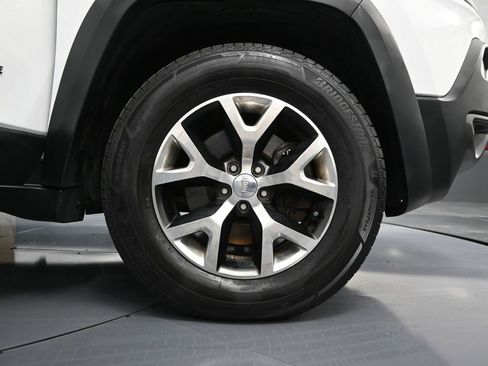 Used 2015 Jeep Cherokee Trailhawk image 15