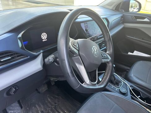 Used 2022 Volkswagen Taos SE w/ Panoramic Sunroof Package AWD/4WD image 12
