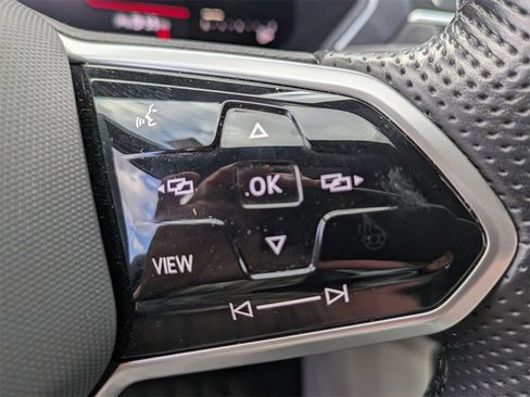 Used 2022 Volkswagen Tiguan SE R-Line image 19