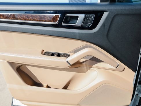 Certified 2023 Porsche Cayenne image 23