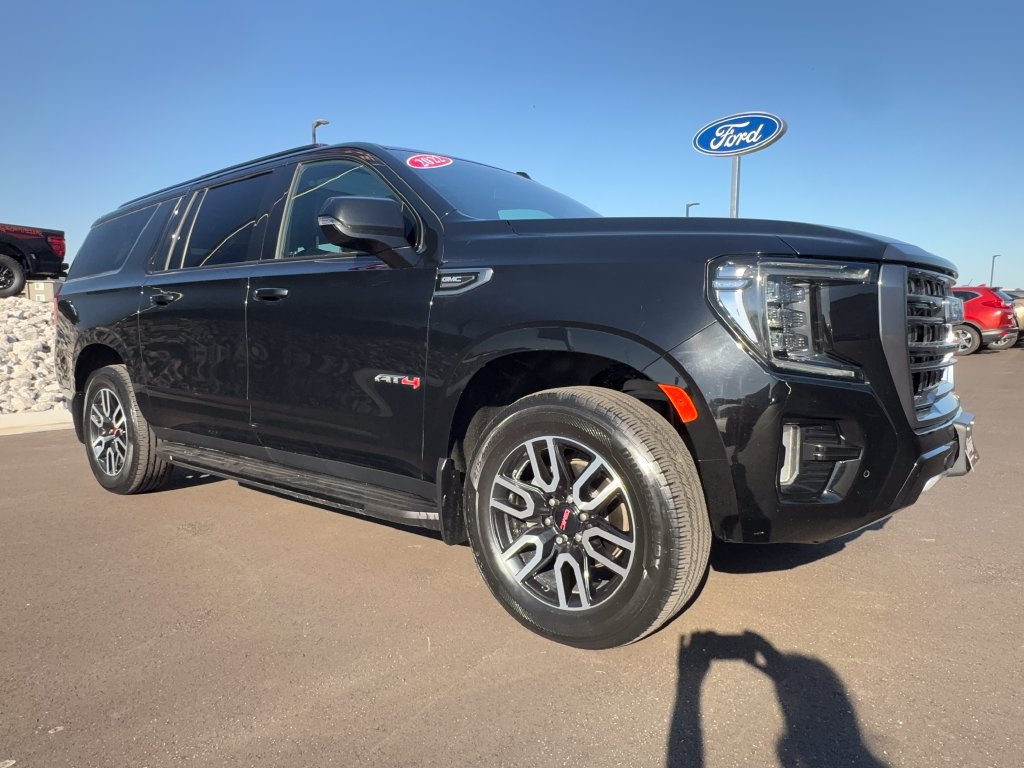 Used 2022 GMC Yukon XL AT4 AWD/4WD image 3