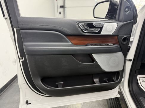 Used 2022 Lincoln Navigator Reserve w/ Equipment Group 201A image 10