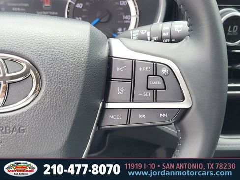 Used 2023 Toyota Highlander XLE FWD image 28