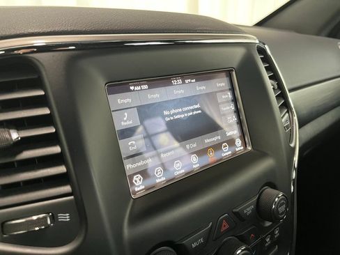 Used 2020 Jeep Grand Cherokee Laredo AWD/4WD image 11