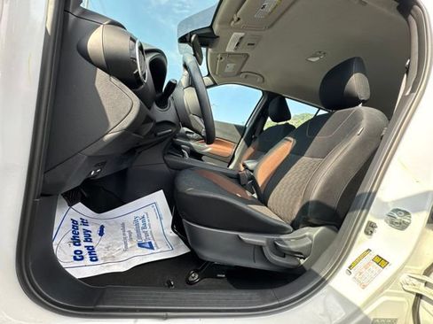 Used 2024 Nissan Kicks SR FWD image 11