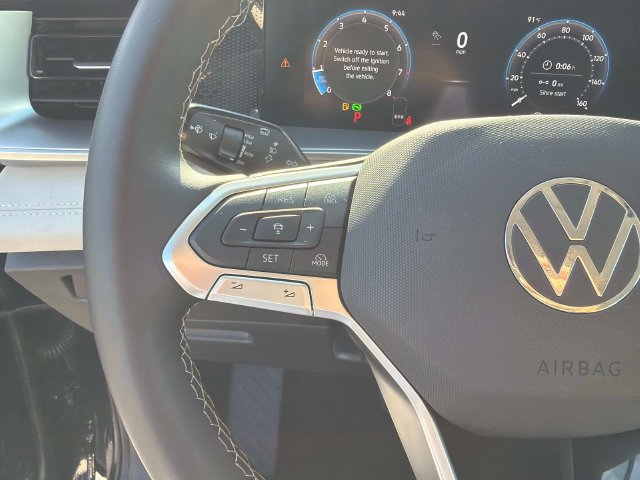Used 2025 Volkswagen Tiguan SE AWD/4WD image 24