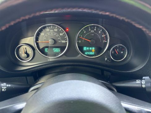 Used 2012 Jeep Wrangler Unlimited Sahara AWD/4WD image 10