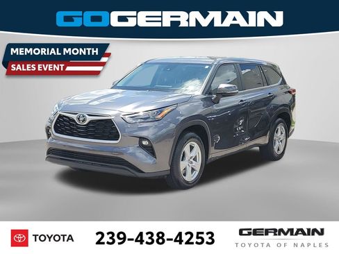 Used 2023 Toyota Highlander LE FWD image 1