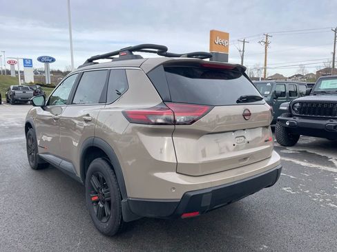 Used 2025 Nissan Rogue SV w/ Rock Creek Premium Package image 5