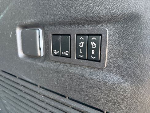 Used 2023 Chevrolet Suburban Premier AWD/4WD image 28