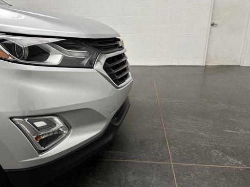 Used 2019 Chevrolet Equinox LT image 2