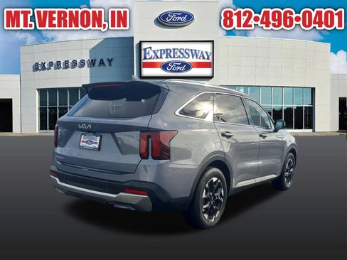 Used 2024 Kia Sorento S FWD image 6