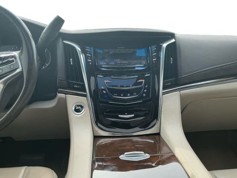 Used 2017 Cadillac Escalade Premium Luxury AWD/4WD image 11