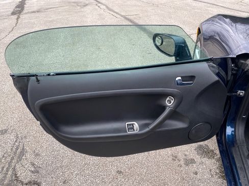 Used 2006 Pontiac Solstice Convertible w/ Premium Package image 11