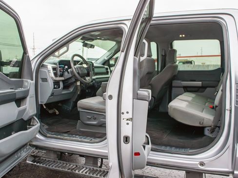 Used 2024 Ford F350 XLT image 9