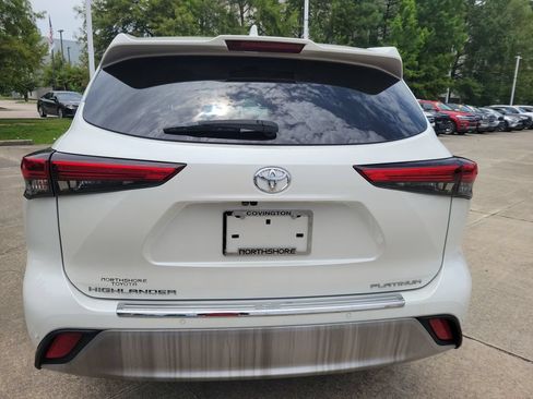 Used 2021 Toyota Highlander Platinum FWD image 5