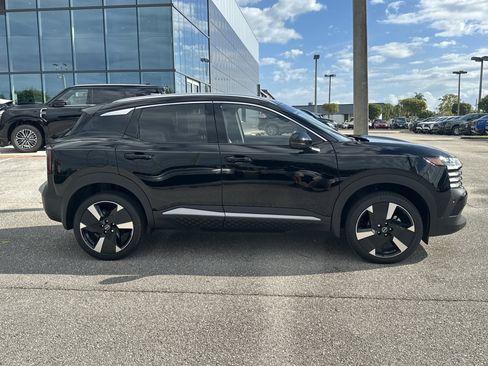 New 2026 Nissan Kicks SR image 5