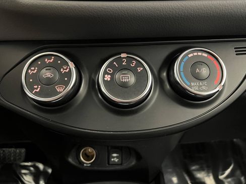 Used 2018 Toyota Yaris LE image 22