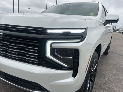 Certified 2025 Chevrolet Suburban High Country image 9